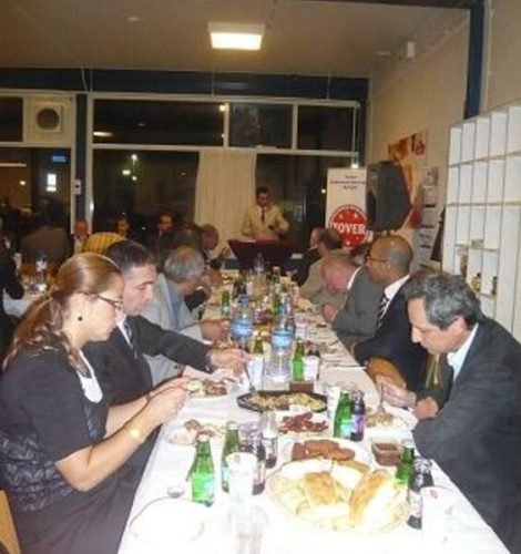 002-TOVER Ramadan-maaltijd-met-netwerk-2010