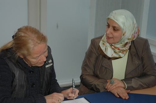 030-opening-ontmoet-centrum-Leidsche-Dagblad-interview-met-Emine-Guney