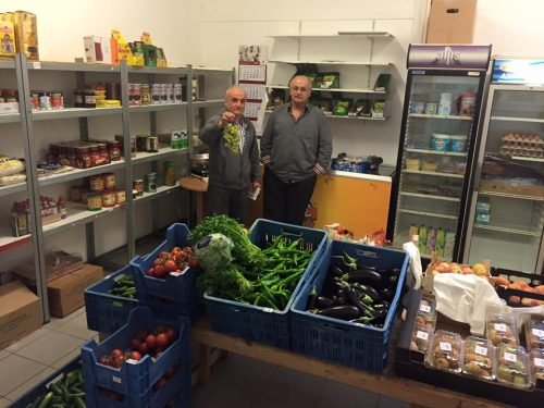 053-Stichting-Fatih vlnr-Ismail-Kuzu-Mehmet-Gelcetin winkeltje2015