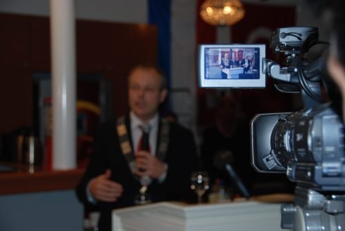 194-opening-ontmoet-centrum-Burgemeester-Henri-Lenferink-op-TV-scaled