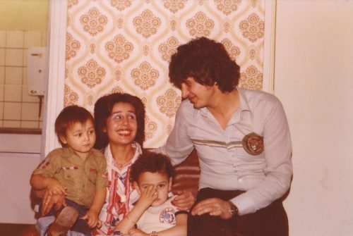 1978-Leiderdorp-vlnr-Fulya-Sen-Remzi-Sen-Alper-Sen-Atilla-Sen-scaled