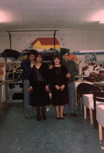 1983-1ste-atelier-van-Fulya-Sen-vlnr-Remzi-Sen-Fulya-Sen-XXXX-Ibrahim-Ozyigit-scaled