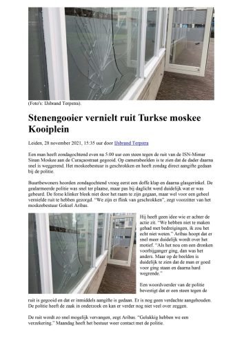 20211129-Ruit-Turkse-moskee-ingegooid-scaled