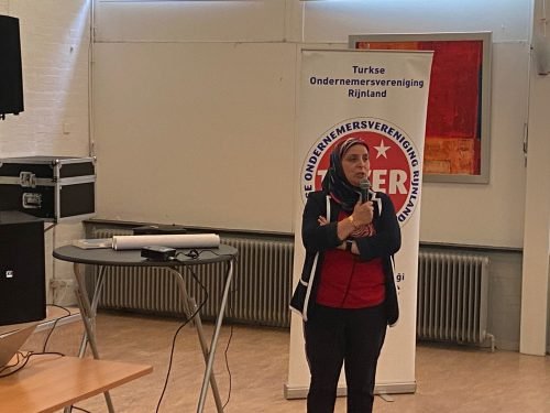 20230629-TOVER-presentatie-website-Turks-Archief-Emine-Guney