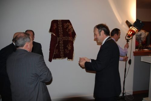 254-Onthulling-naam-Ontmoeting-centrum-door-burgemeester-Henri-Lenferink-Zekeriya-Acikalin-scaled