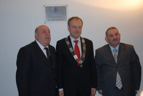 267-opening-ontmoet-centrum-Onthulling-naam-Ontmoeting-centrum-vlnr-Hasan-Guney-burgemeester-Henri-Lenferink-Zekeriya-Acikalin-scaled