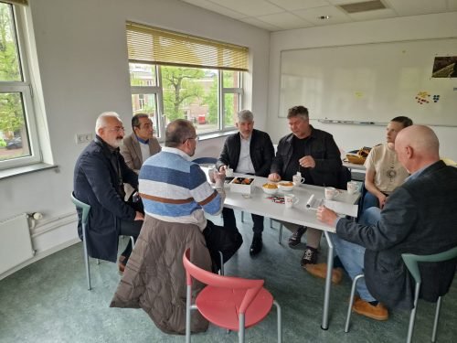 Voorzitters-van-Turkse-zelforganisaties-in-gesprek-met-Sleutelstad-en-Leidsche-Dagblad